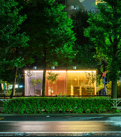 Yoyogi Fukamachi Park Toilet by Shigeru Ban. Photo: Satoshi Nagare. Courtesy: Shibuya City