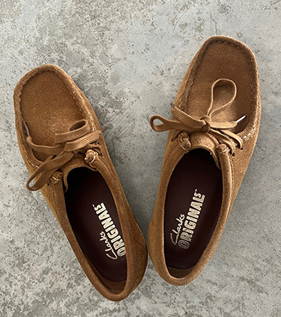 Best Urban Travel Essentials: Stylish Travel Gear for Exploring the City Clarks shoes