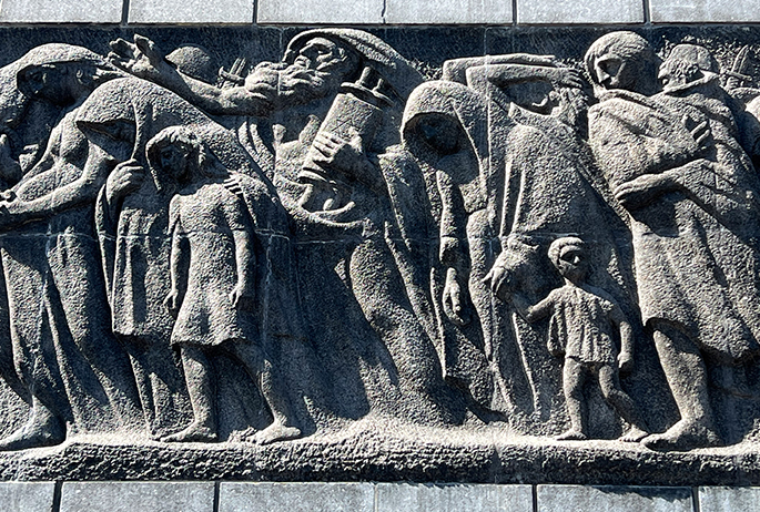 The Monument to the Ghetto Heroes. Photo: Shachaf Dekel The Monument to the Ghetto Heroes Warsaw